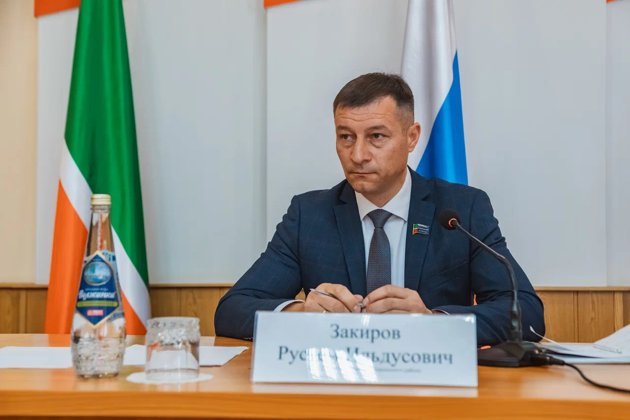 «Предлагаю прекратить полномочия главы района по собственному желанию. Его вина еще не доказана…»