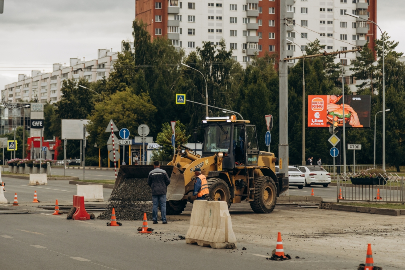 «В ЖКХ легко не бывает, но мы не сомневаемся, что новому руководителю работа будет по плечу»
