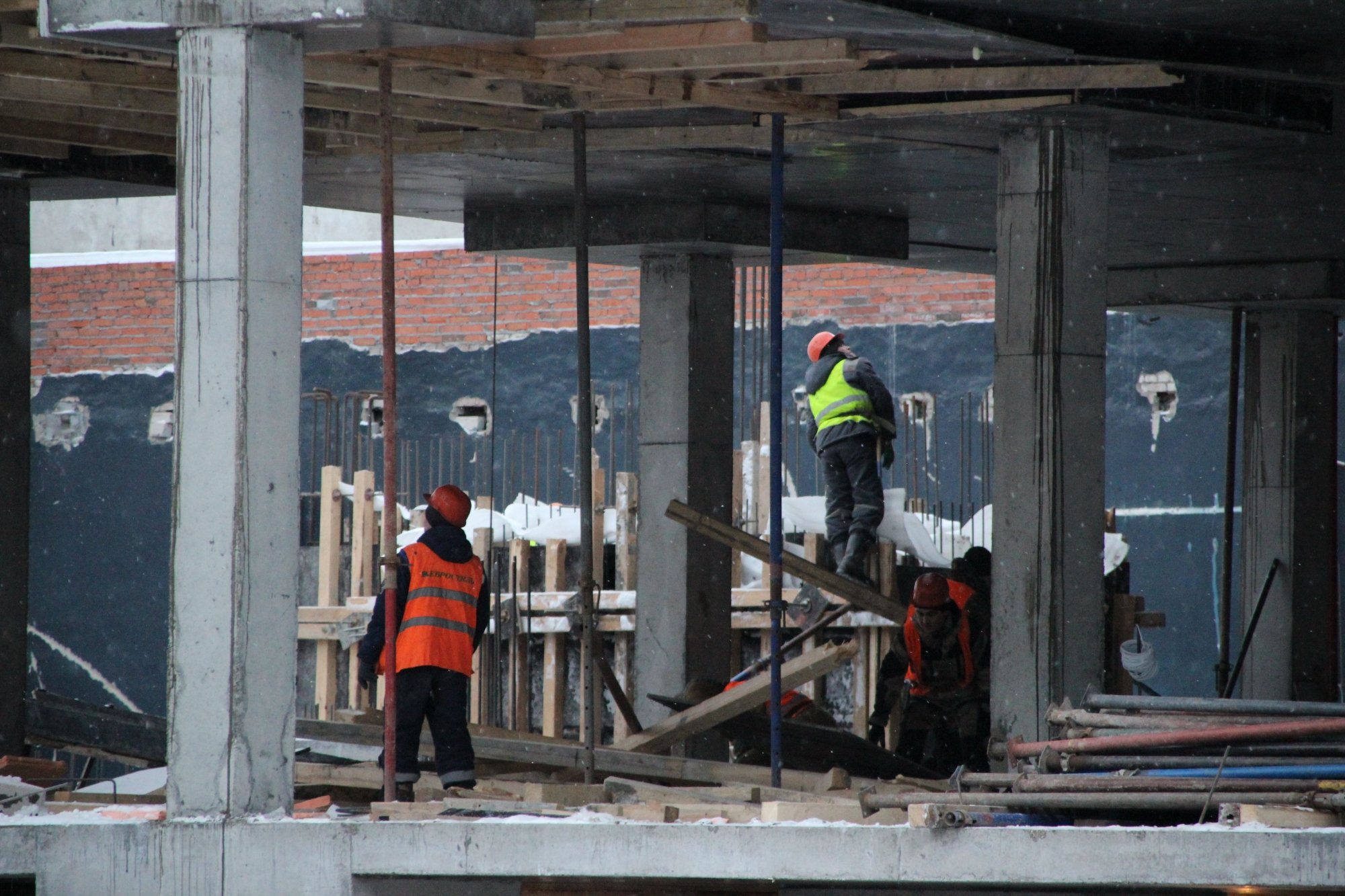 Рабочие возводят новый пристрой к зданию будущего татдрамтеатра (фото)  