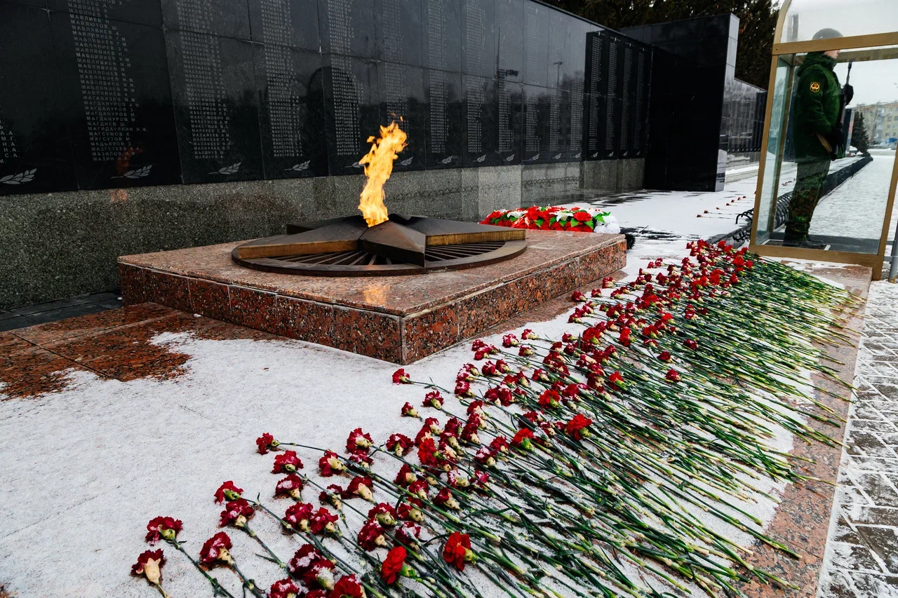 Фото: в Челнах разобрали стену памяти, чтобы добавить имена погибших Фото: в Челнах разобрали стену памяти, чтобы добавить имена погибших