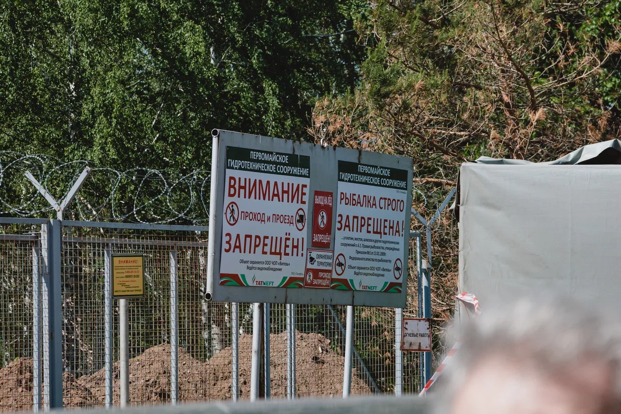Рыбаки подняли бунт против закрытия единственного спуска к воде в Челнах