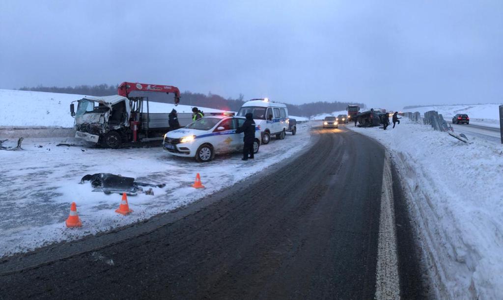 Два человека погибли в страшном ДТП на трассе по пути из Казани в Челны 