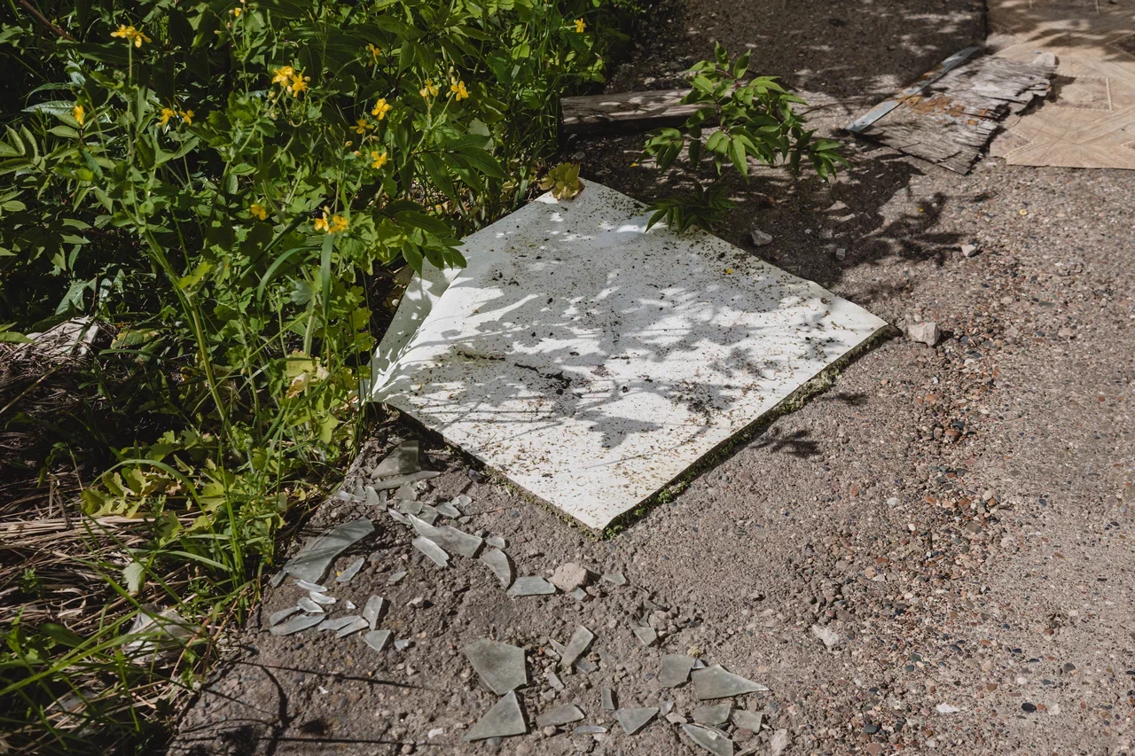 Фото: как здание, которое отдали городу под спорт, становится опасным долгостроем