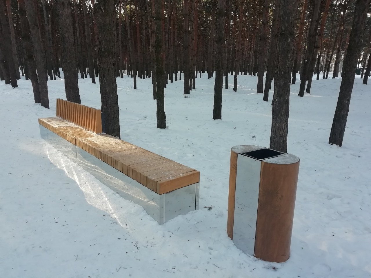 В парке на ГЭСе появилась входная группа, детские площадки и тренажеры (фото)