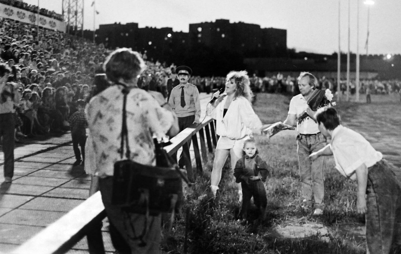 Как в Челнах встречали советских звезд - Пугачеву, Высоцкого и Окуджаву (фото) Как в Челнах встречали советских звезд - Пугачеву, Высоцкого и Окуджаву (фото)