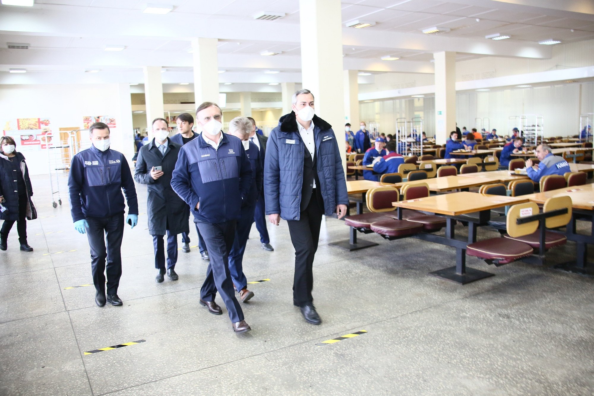 Когогин проверил, как сотрудники «КАМАЗа» защищены от коронавируса 