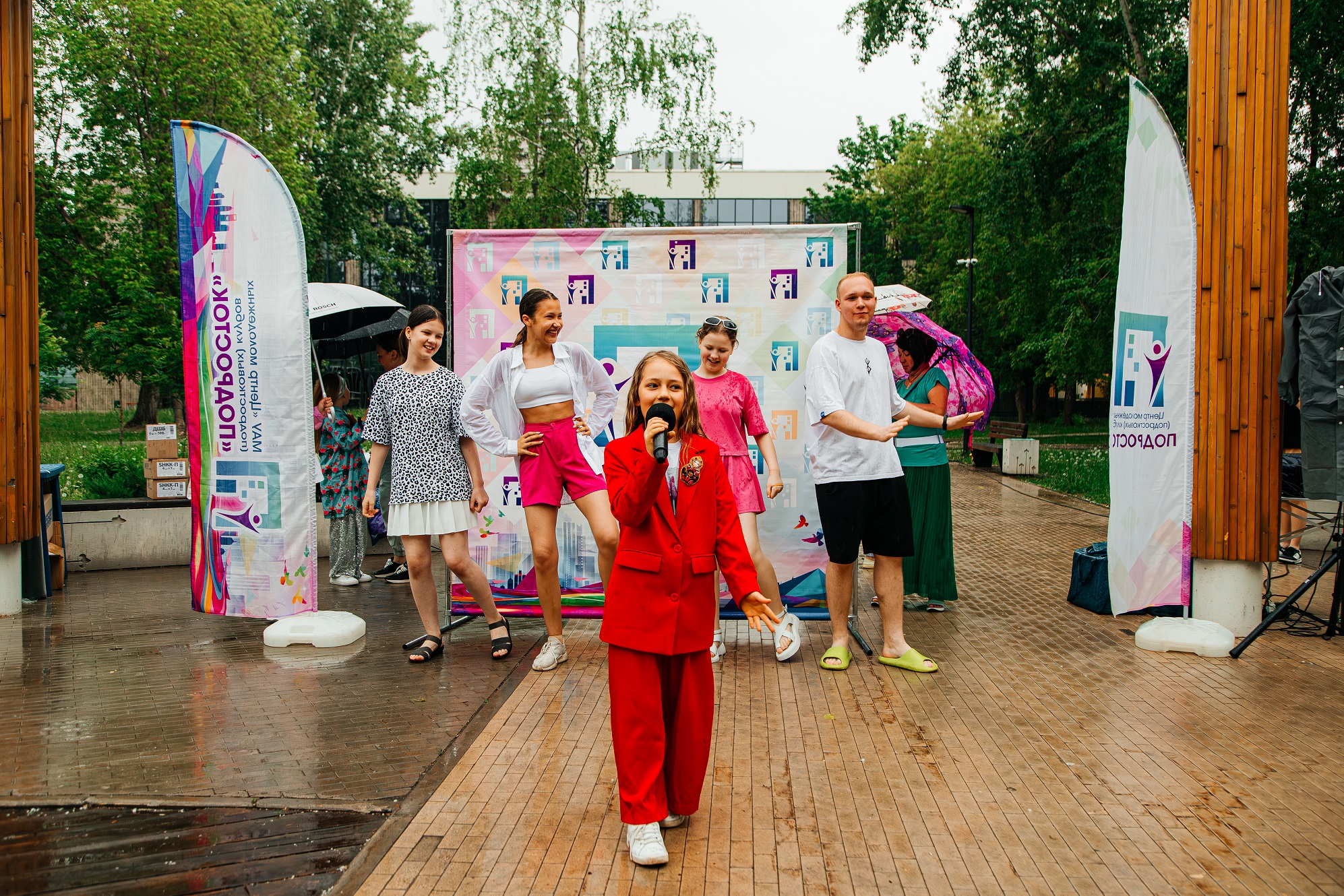 Праздник длиною в лето: в Челнах возрождают детскую игру в «резиночки»