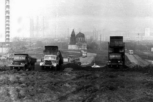 «В годы промышленного развития территорию села включили в зону строительства. Вместе с домами снесли и храм»