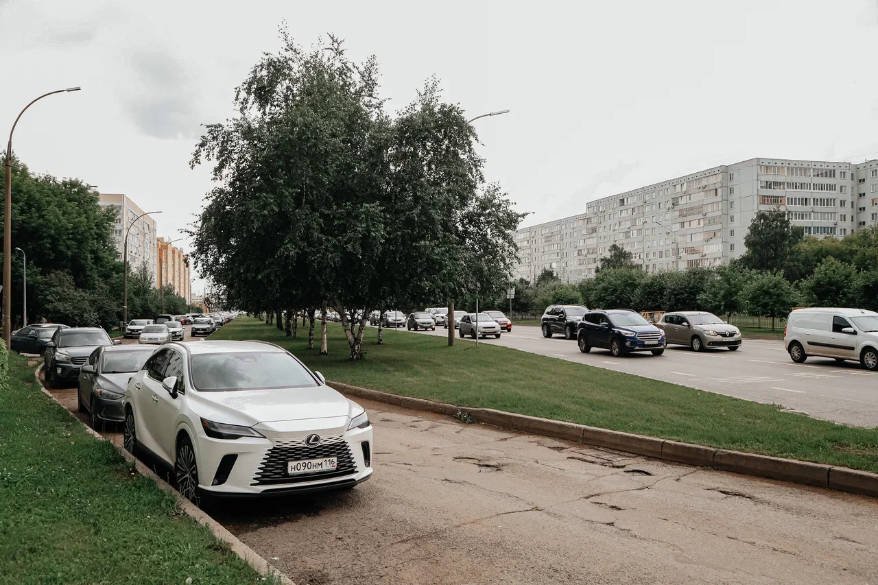 Фото: ремонт дороги затруднил движение на главной транспортной артерии Челнов