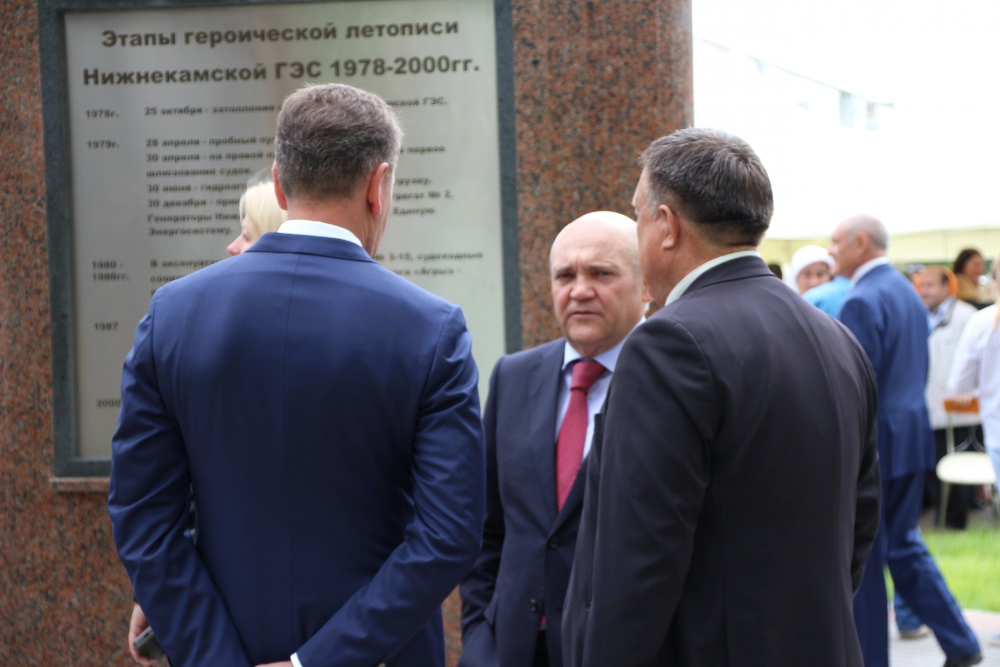 Рустам Минниханов открыл стелу строителям Нижнекамской ГЭС (фото)