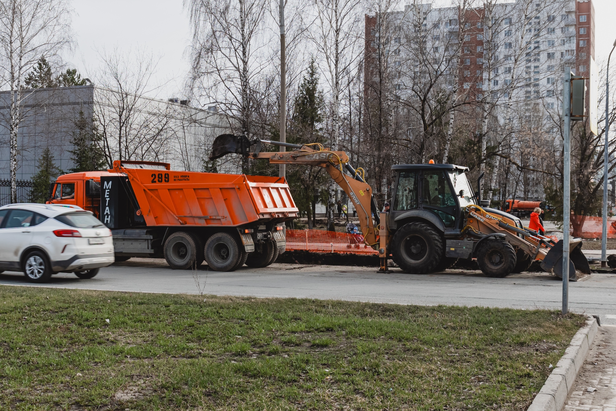 Как расширяют парковку у здания УВД в Челнах (фото)