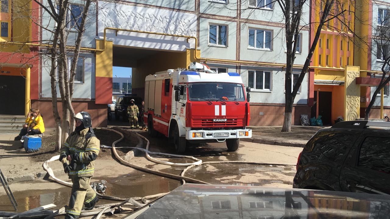 В Челнах страшный пожар в многоквартирном доме (фото, видео) 18.04.2021