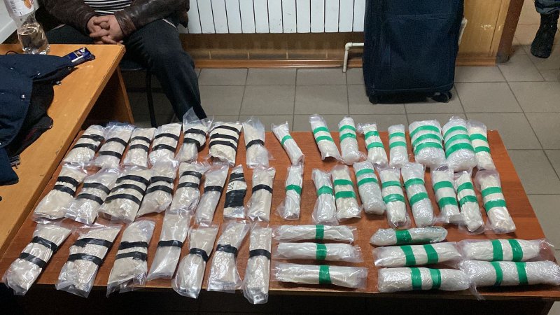 На посту в Челнах задержали наркокурьера с сумкой, набитой мефедроном 