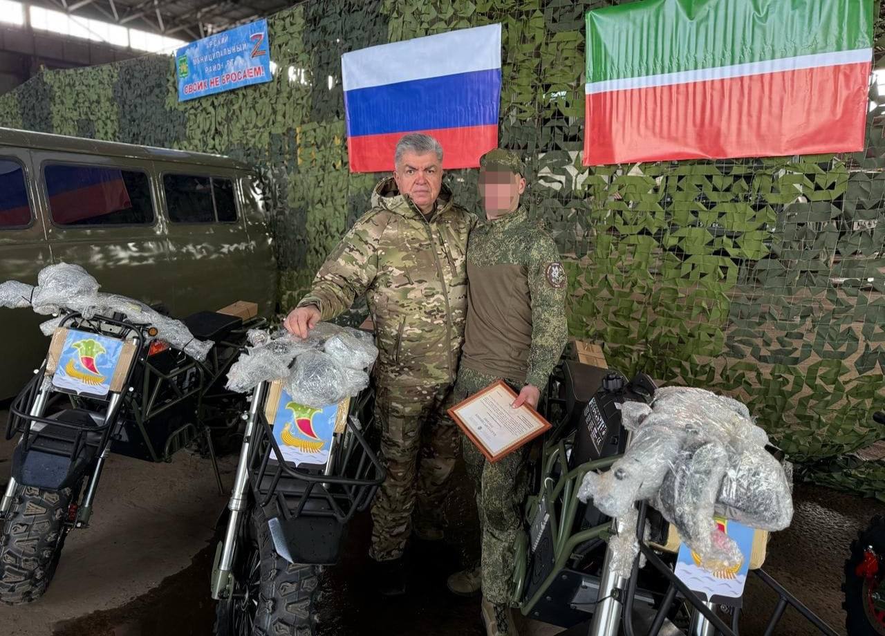 «Большой привет от доблестных воинов»: мэр отвез гумпомощь в зону СВО (видео)