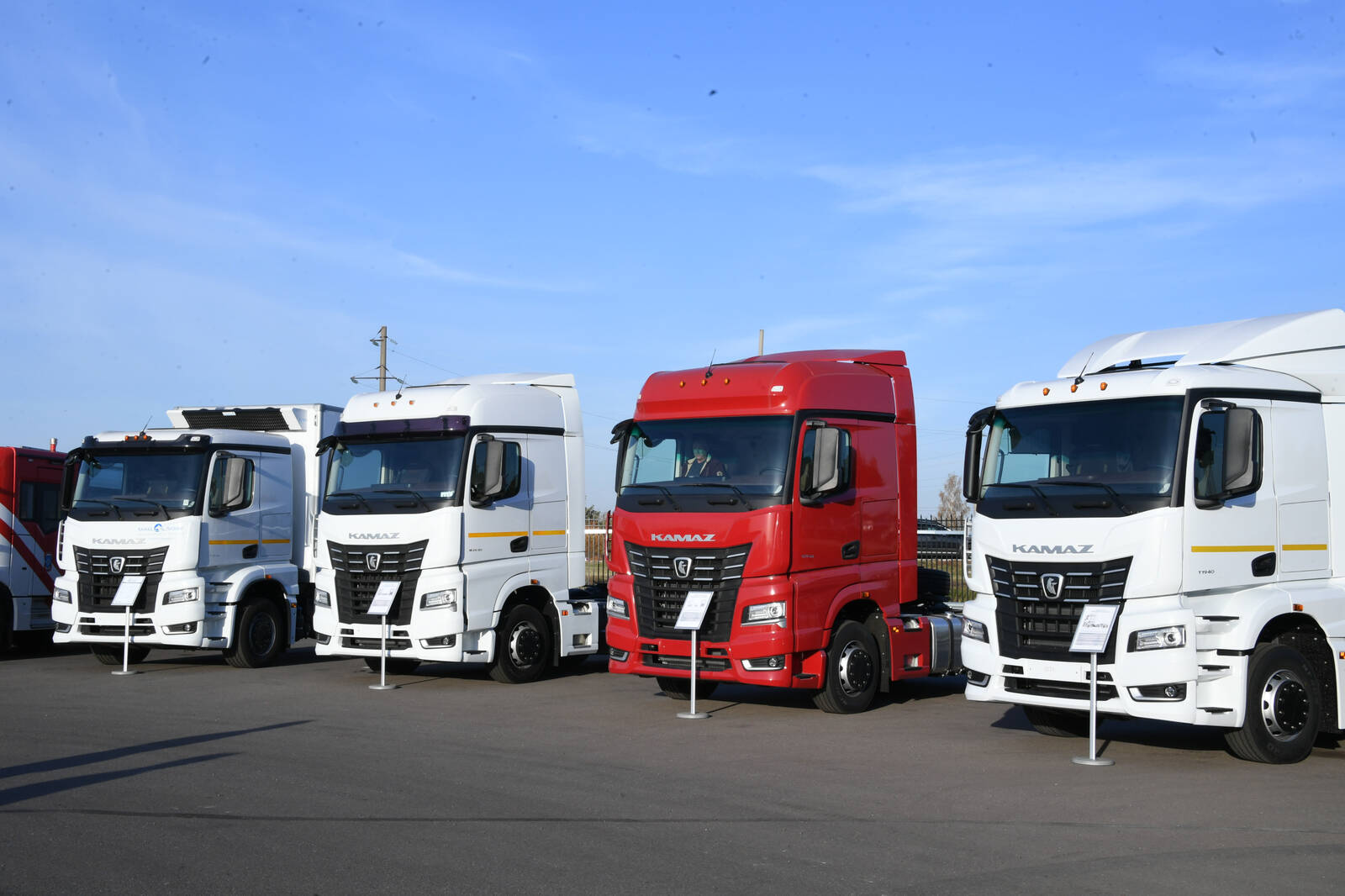 Алиханов протестировал челнинский грузовик и приехал к рабочим на завод Алиханов протестировал челнинский грузовик и приехал к рабочим на завод