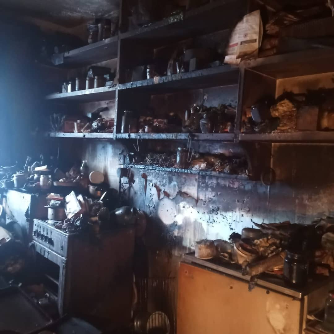 Пожилая хозяйка устроила пожар в квартире-помойке (фото)