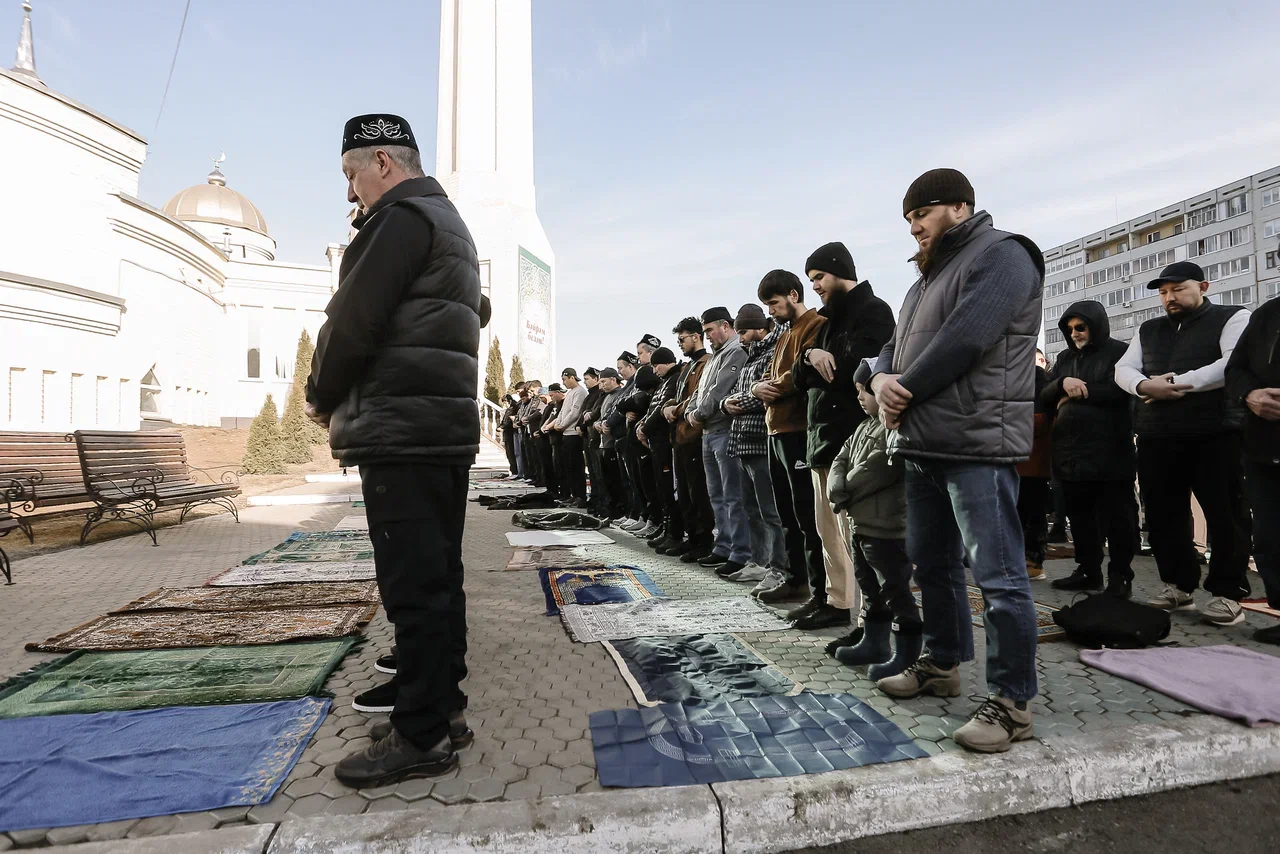 Фото: в мечетях города прошли гает-намазы в честь окончания месяца Рамадан