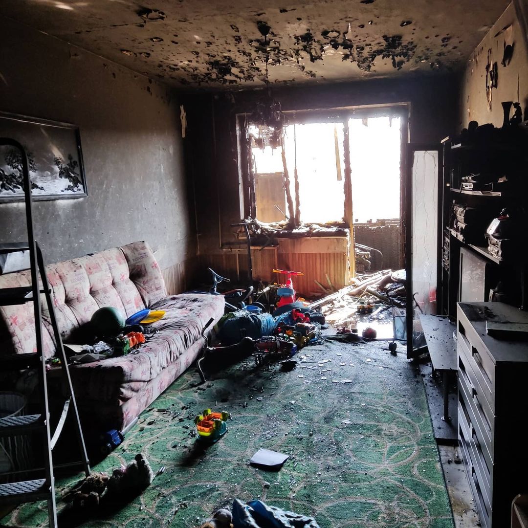 В Челнах во время пожара дотла сгорела квартира известного фотографа (видео)