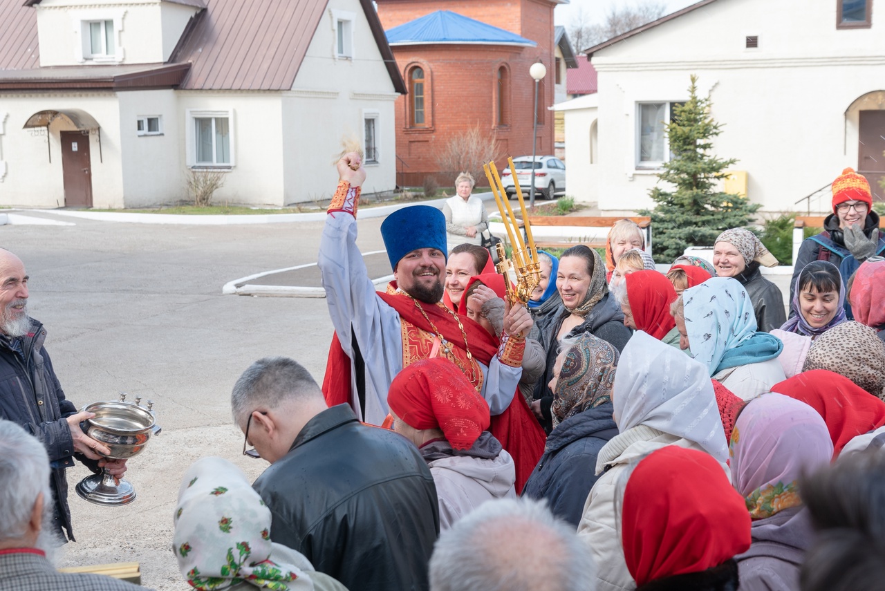 «Служил в храме, сейчас в отлучении. Два месяца не ходил на службу. Вызывал врача, был психологический срыв»