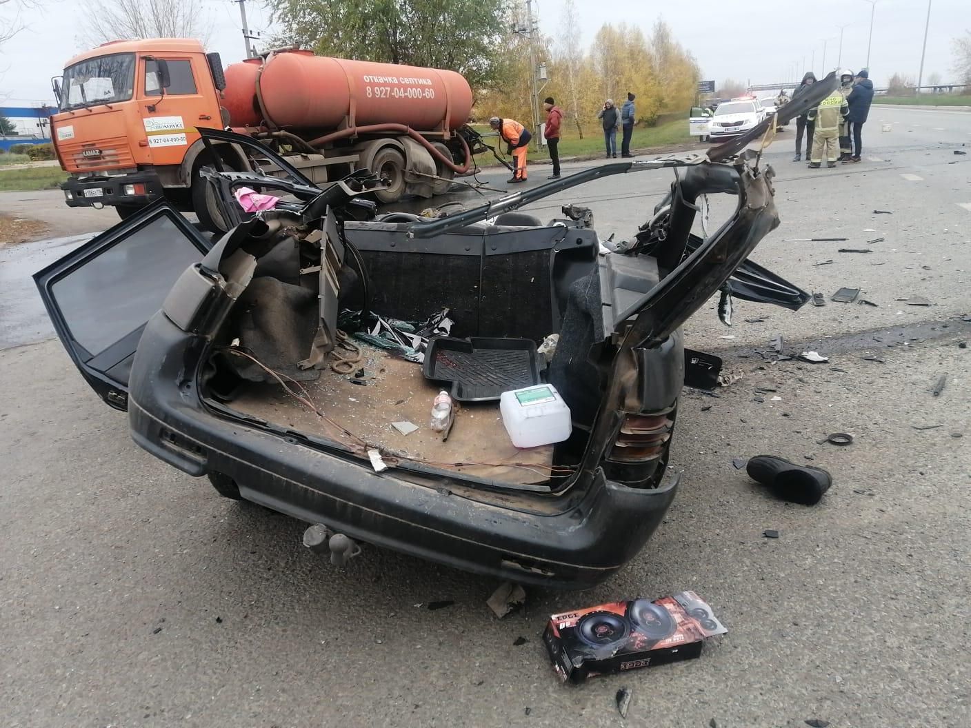 После столкновения с КАМАЗом водитель Lada впал в кому 24.10.2022