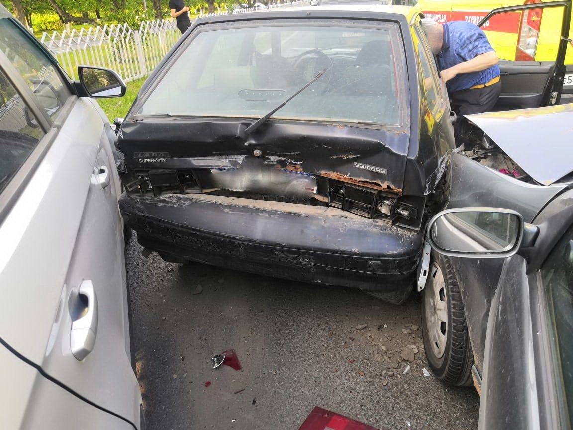Фото: в Челнах жестко столкнулись сразу пять автомобилей