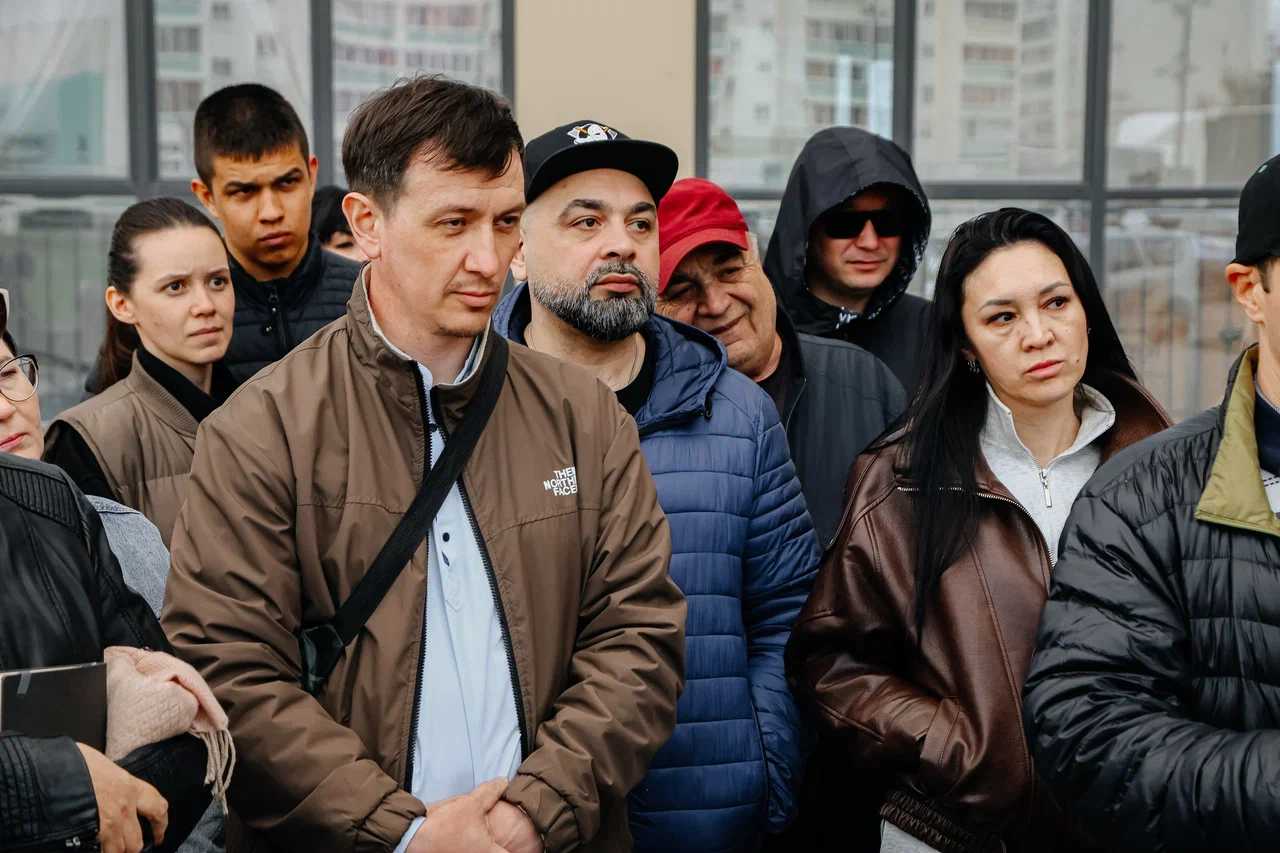 Жители ЖК «Маяк» вышли с бунтом против строительства дома внахлест (фото)
