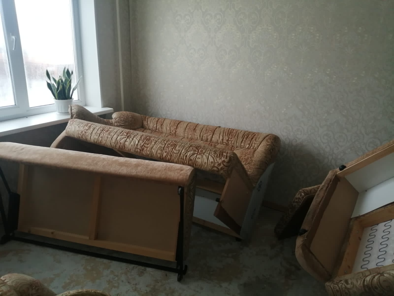 В школах Челнов собирают помощь на квартиру, которую затопило после пожара