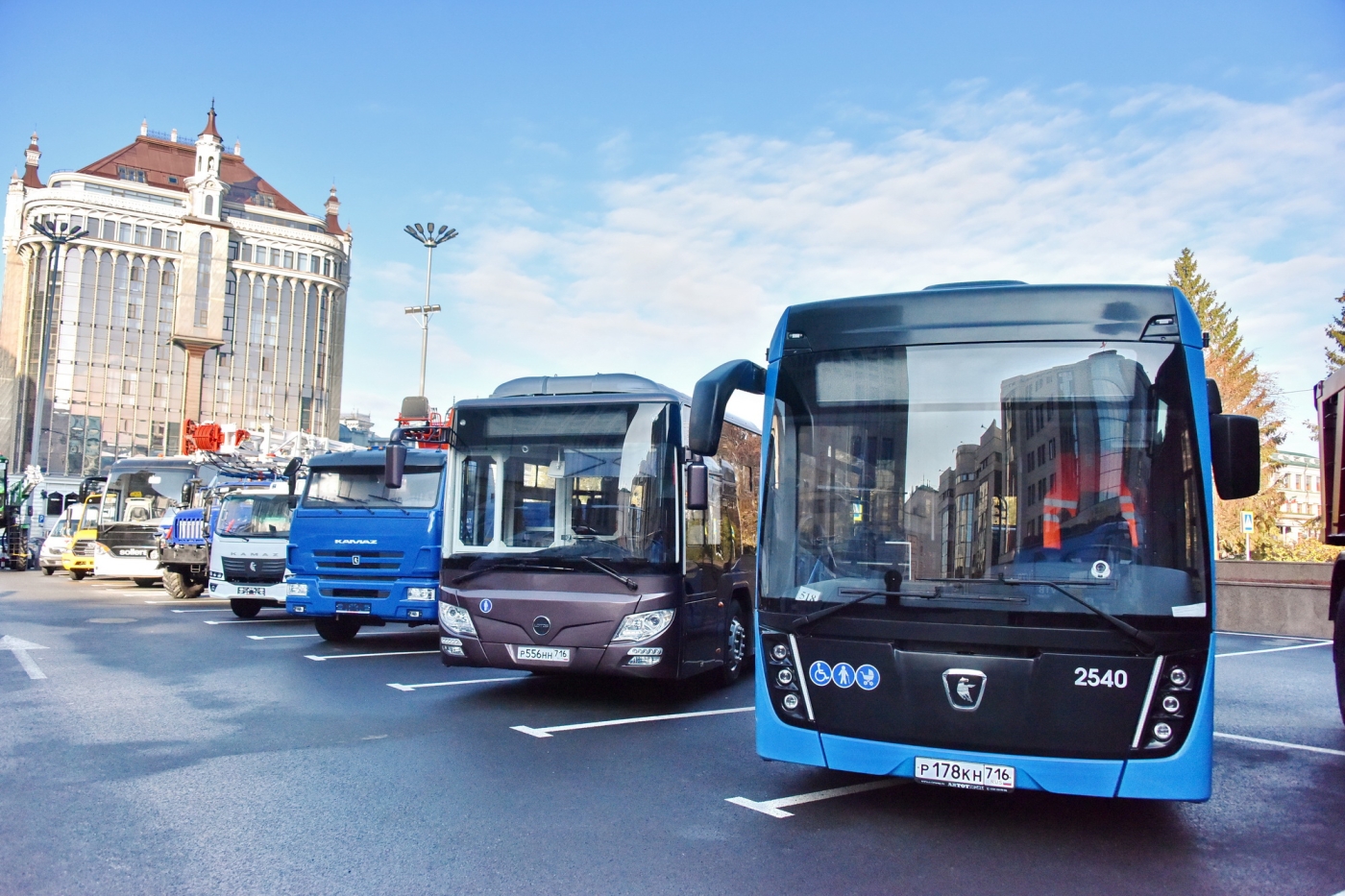 Фото: «КАМАЗ» представил новую технику в Казани на саммите БРИКС Фото: «КАМАЗ» представил новую технику в Казани на саммите БРИКС