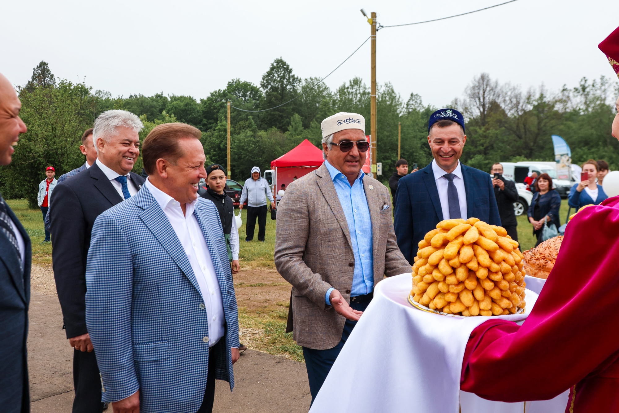 Шайхразиев, Метшин, Харисов – кто приехал на Сабантуй в Тукаевский район (фото)