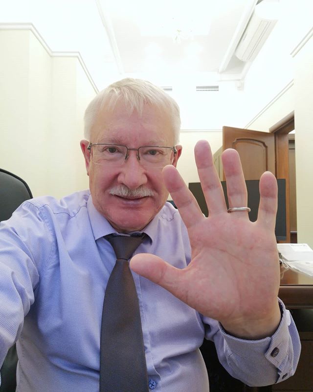 Олег Морозов занял в Госдуме бывший кабинет Иосифа Кобзона 