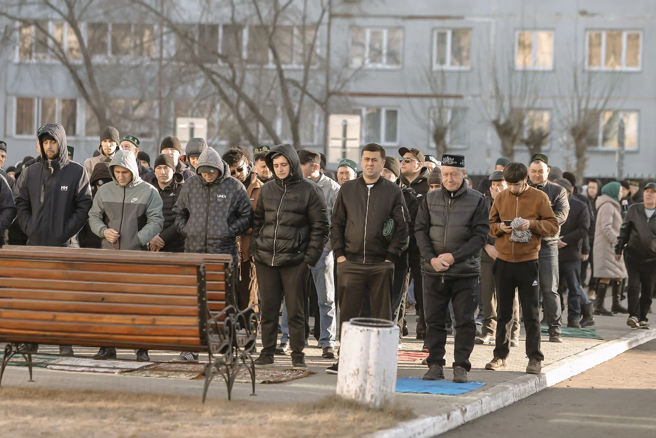 Фото: в мечетях города прошли гает-намазы в честь окончания месяца Рамадан