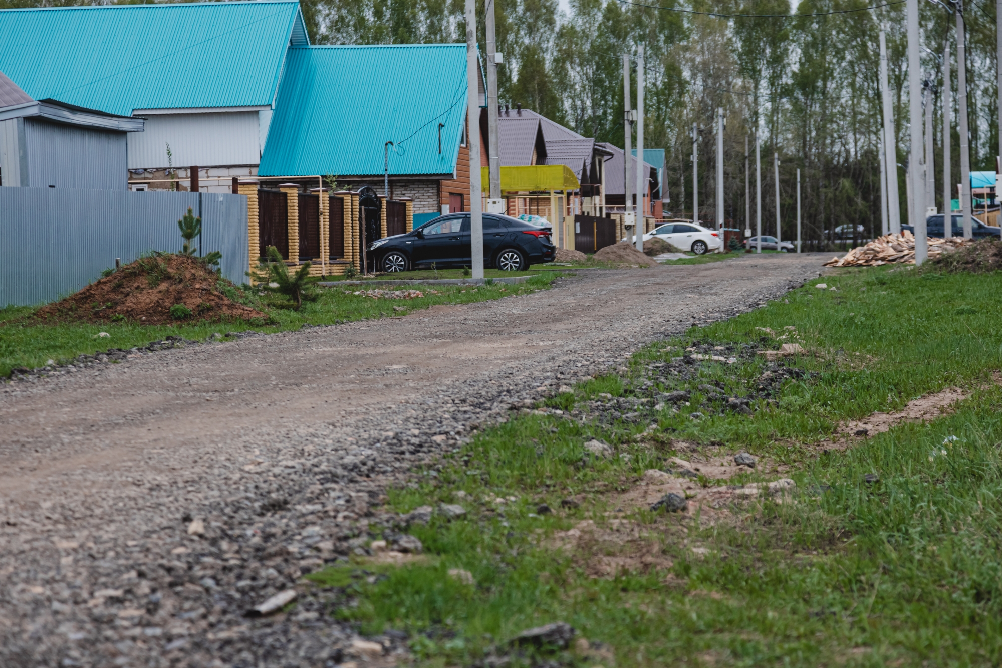 «Нет дорог, поэтому нет транспорта. Такси к нам не заезжает, скорая тоже»
