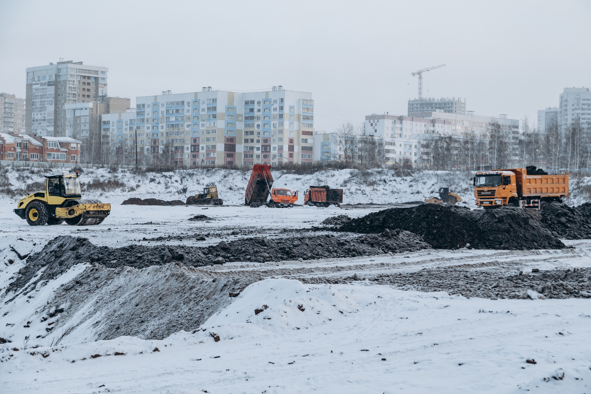 Холм на Раскольникова, где готовят площадку под жилье, выровняют к весне  23.12.2022