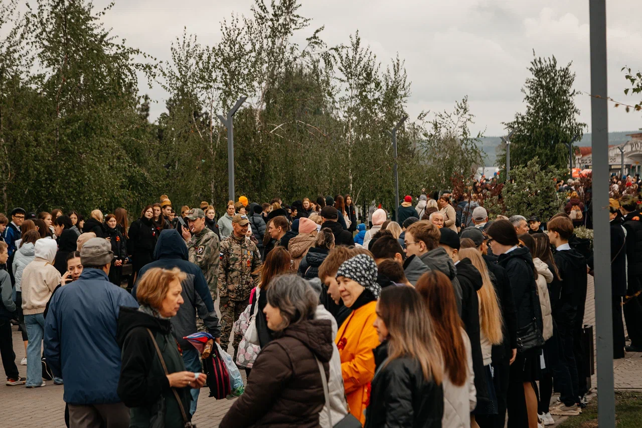 Фото: в День Победы в Челнах угощают солдатской кашей и учат плести сети