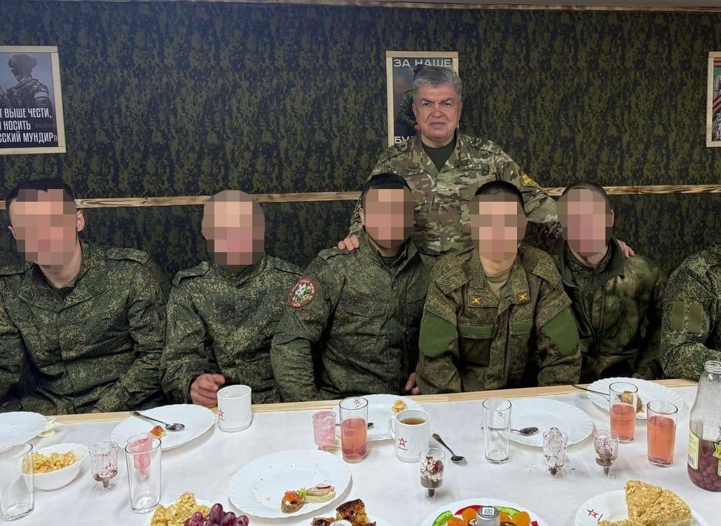 «Большой привет от доблестных воинов»: мэр отвез гумпомощь в зону СВО (видео)