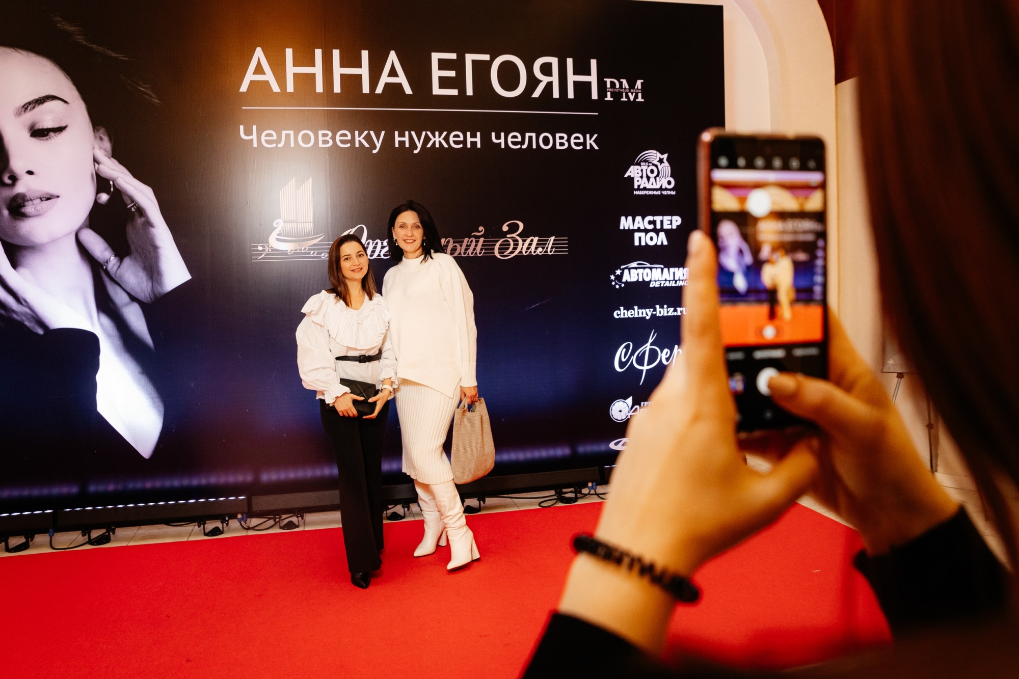 Стихи и диалог с публикой: чем запомнится поэтический вечер Анны Егоян в Челнах