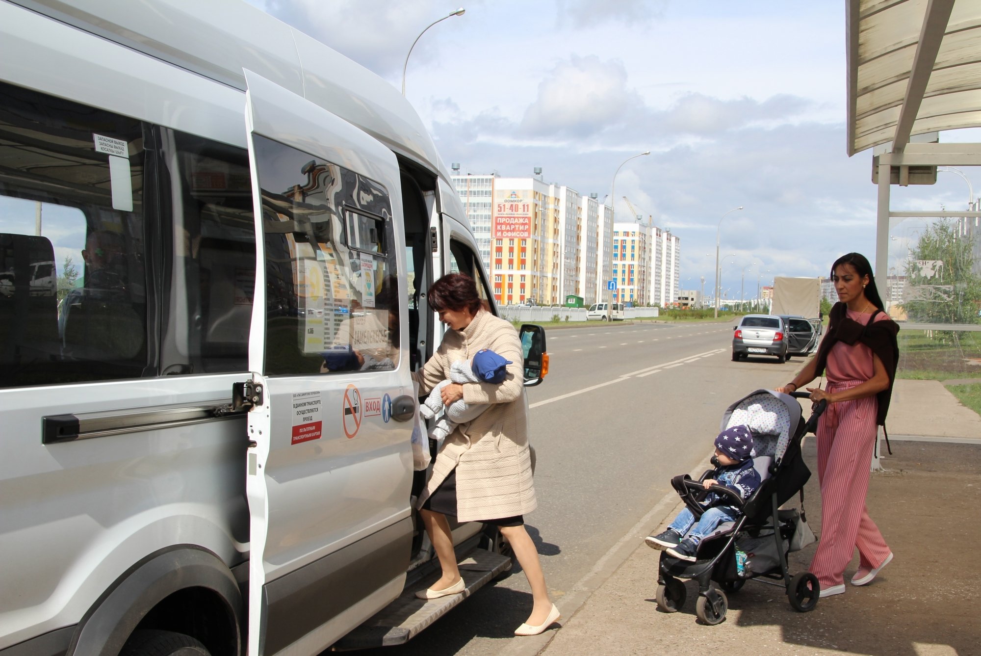 «Будем выходить на митинги» - женщины с колясками требуют большие автобусы