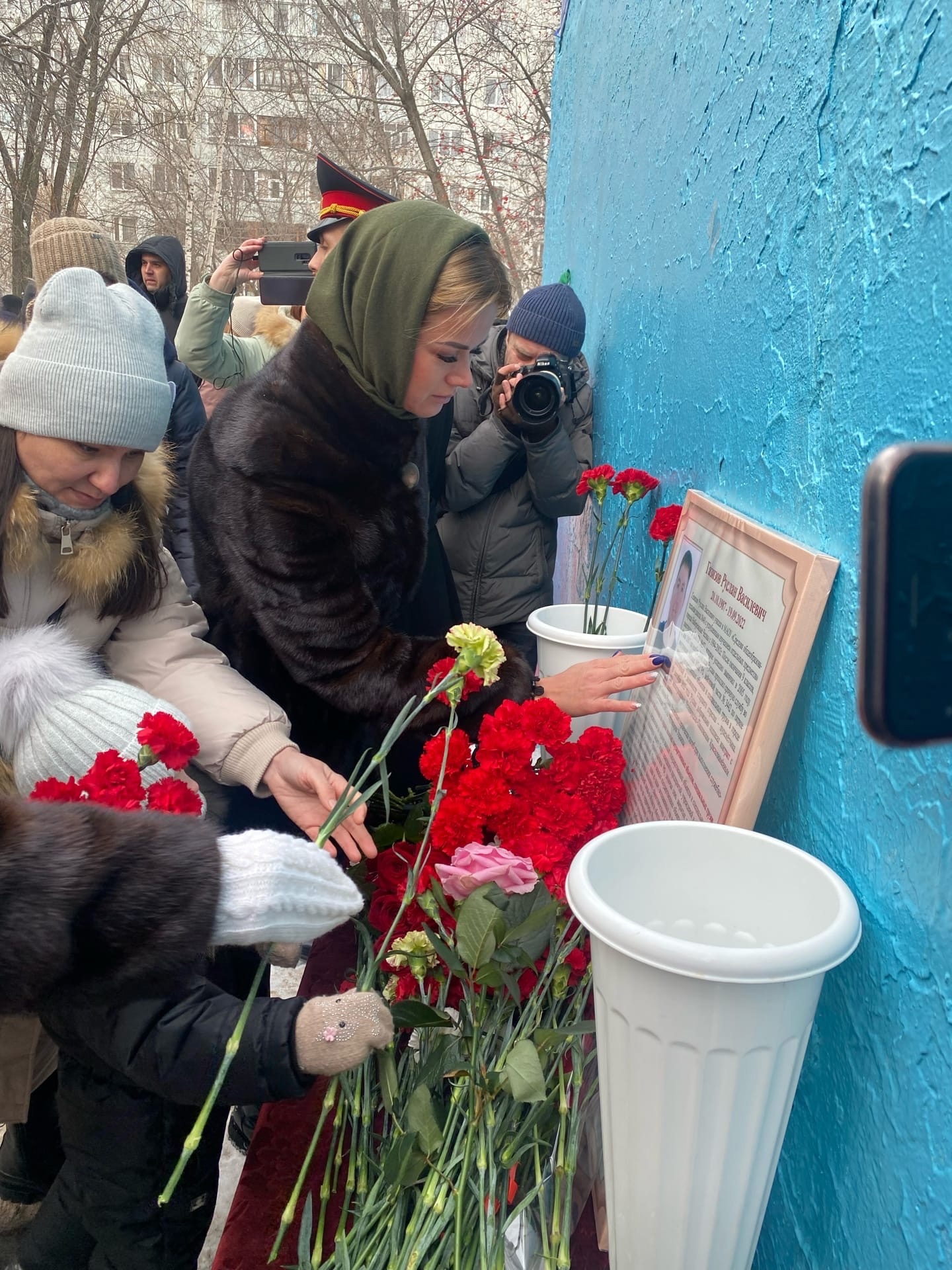 В Челнах установили мемориальную доску в честь военного, погибшего на  Украине 10.12.2022