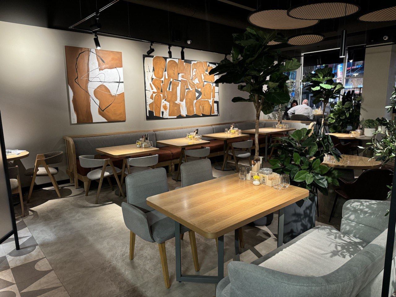 Покоряя города: «Бинхартс» открыл ресторан в Москве