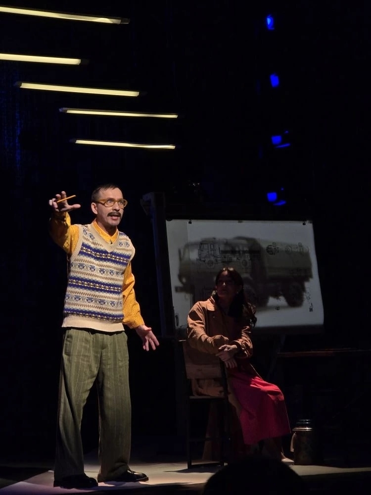 «Мустанг» на сцене и аншлаг на премьере – в Челнах показали спектакль про «КАМАЗ» 