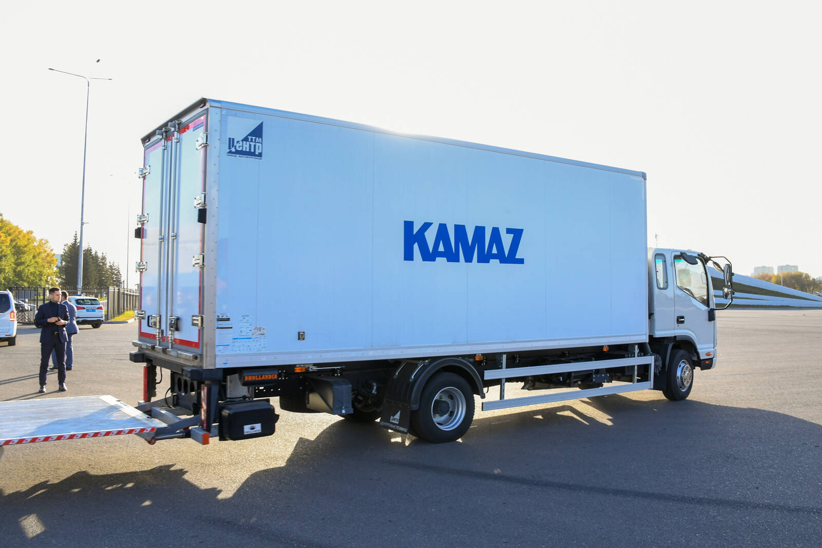 Алиханов протестировал челнинский грузовик и приехал к рабочим на завод Алиханов протестировал челнинский грузовик и приехал к рабочим на завод