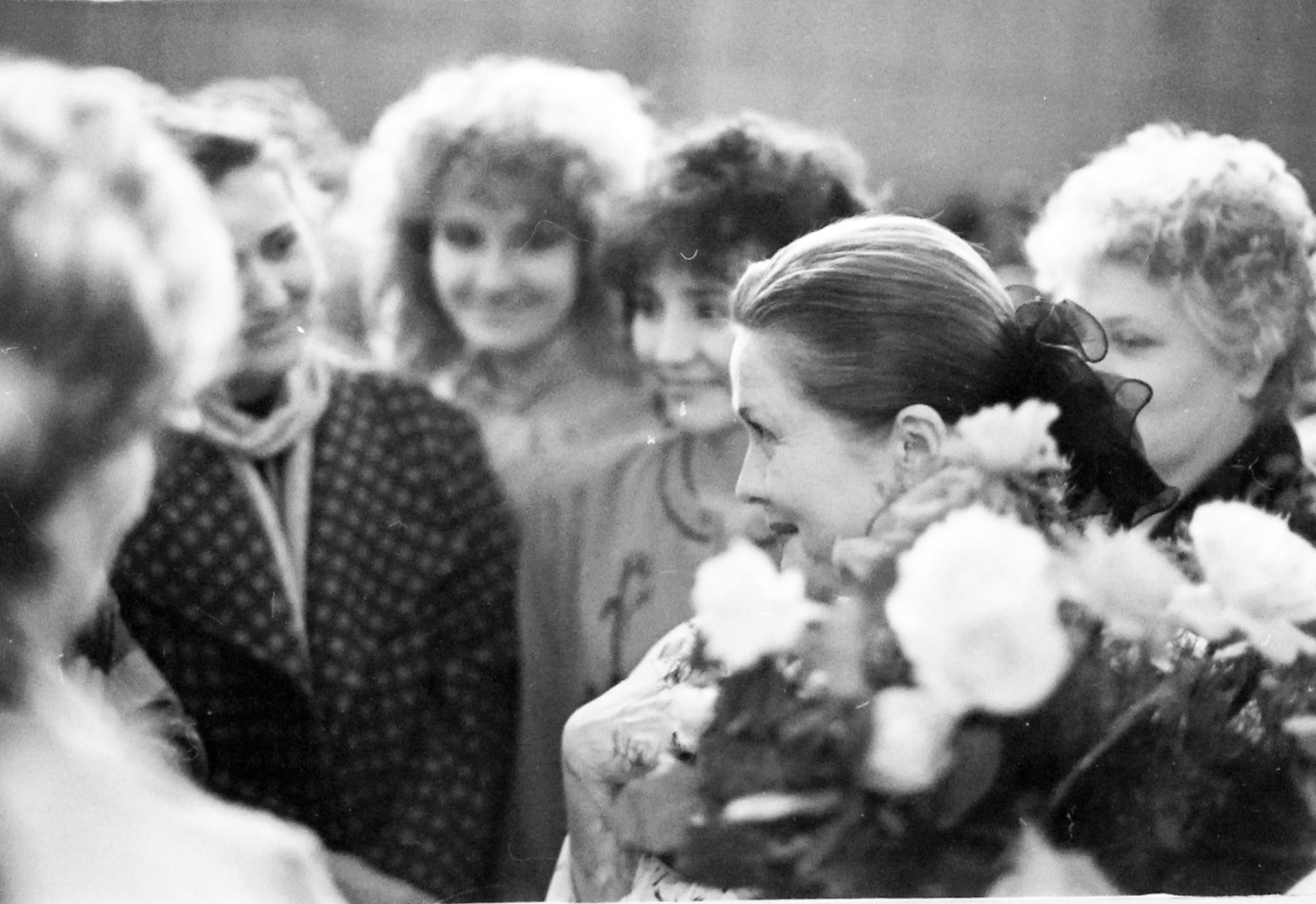 Как в Челнах встречали советских звезд - Пугачеву, Высоцкого и Окуджаву (фото) Как в Челнах встречали советских звезд - Пугачеву, Высоцкого и Окуджаву (фото)