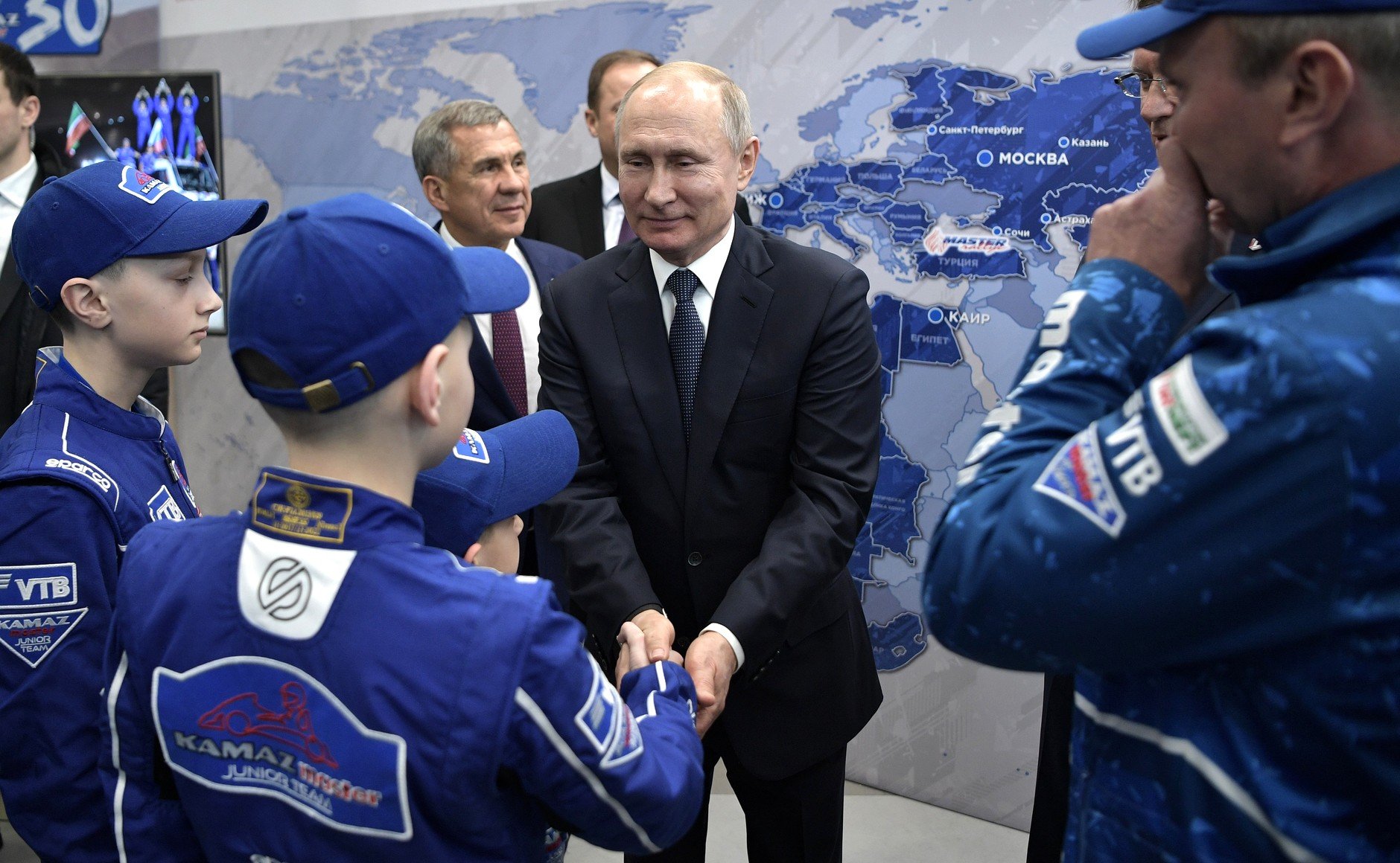 «Вы безусловные лидеры» - Владимир Путин встретился с «КАМАЗ-мастер» (фото, видео)