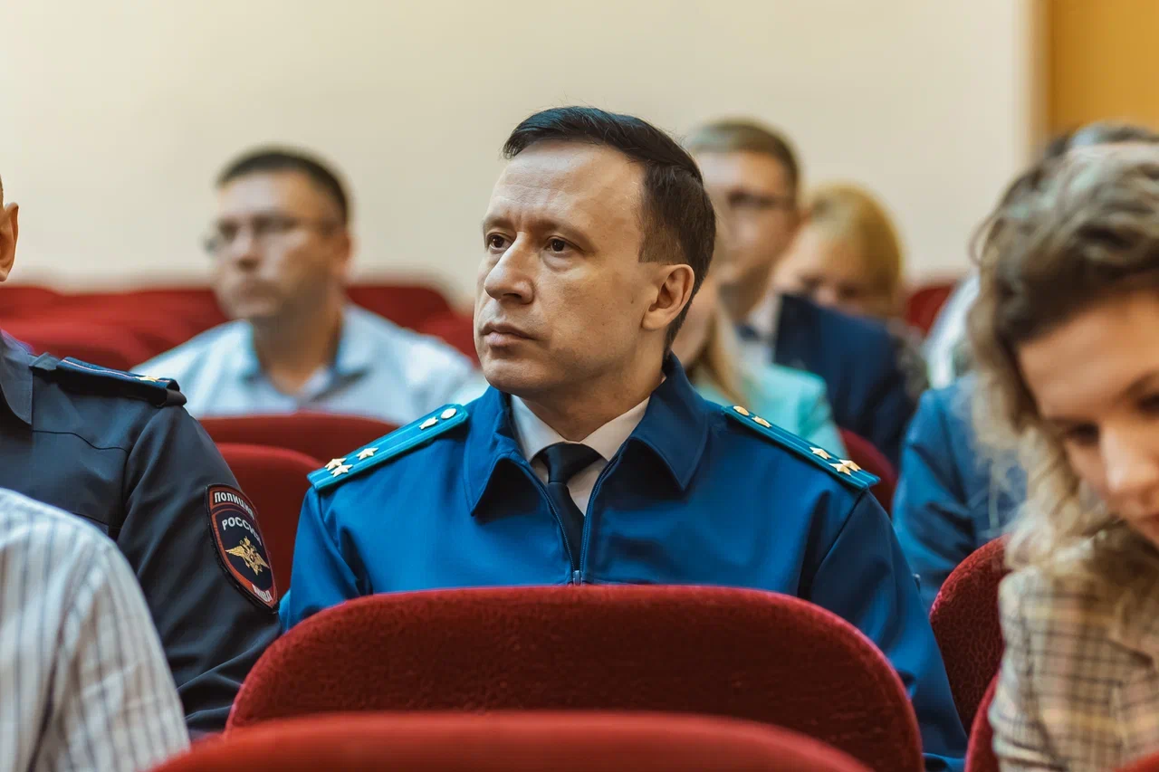 «Предлагаю прекратить полномочия главы района по собственному желанию. Его вина еще не доказана…»