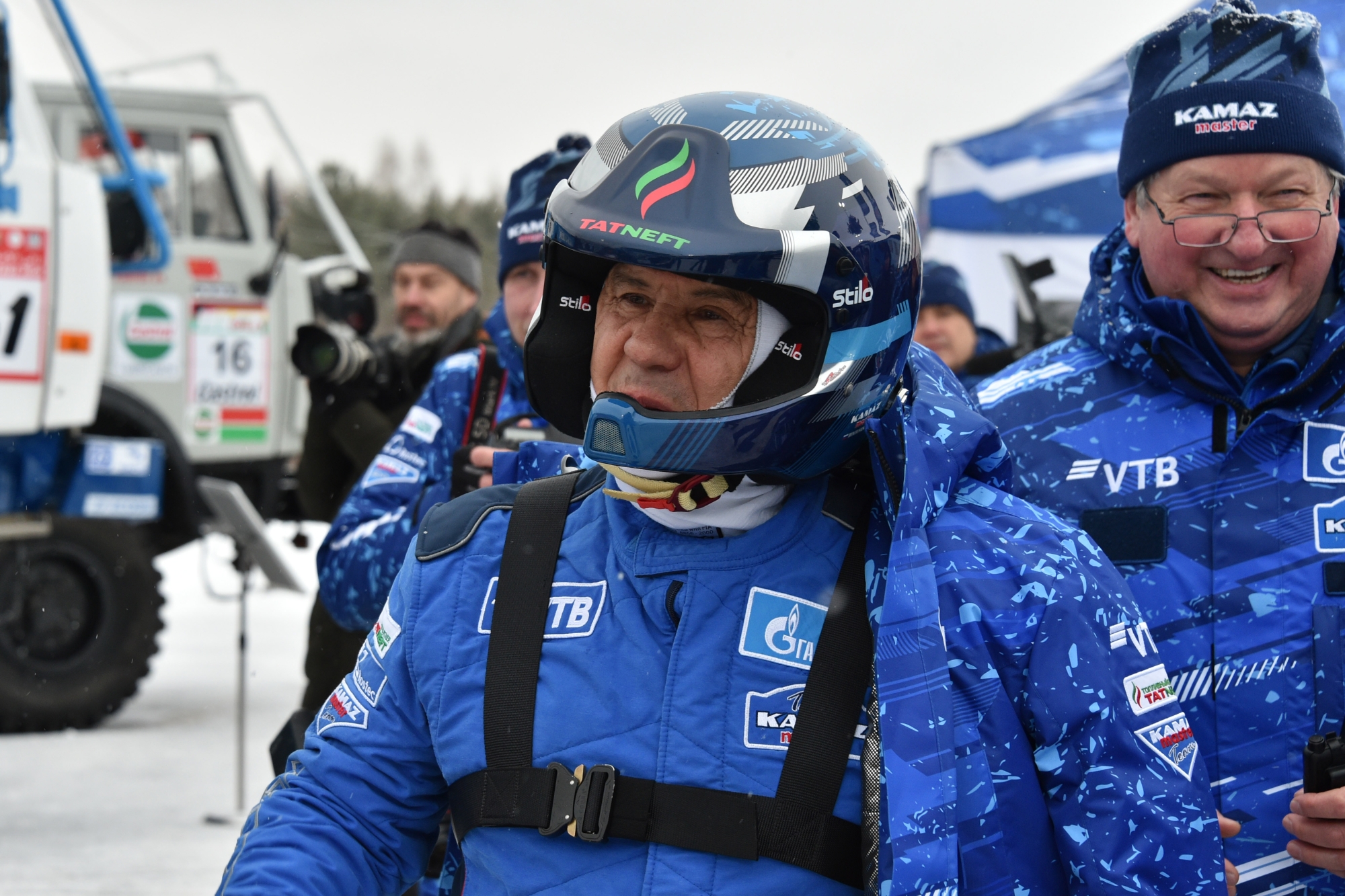 «Шәп бара!»: Минниханов протестировал новые гоночные грузовики «КАМАЗ-мастер» 