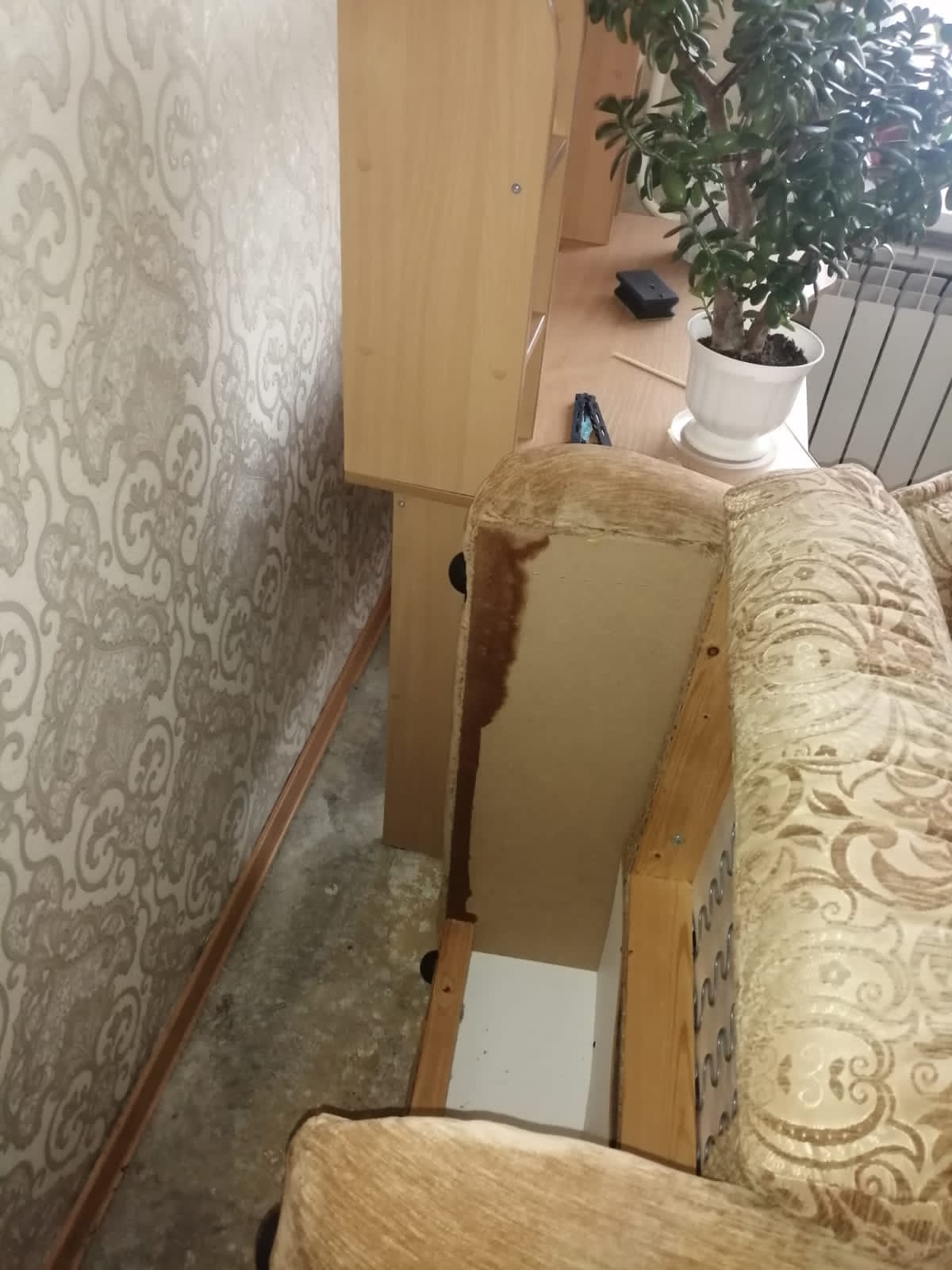 В школах Челнов собирают помощь на квартиру, которую затопило после пожара