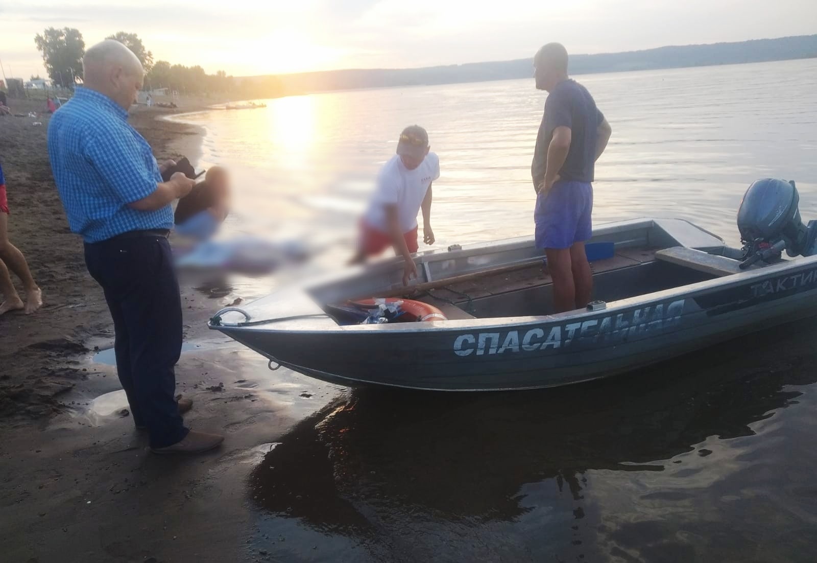 Утонула 16. В Нижнекамске утонул 15 летний подросток. Мужчина в лодке. Утонули на Каме в Татарстане.
