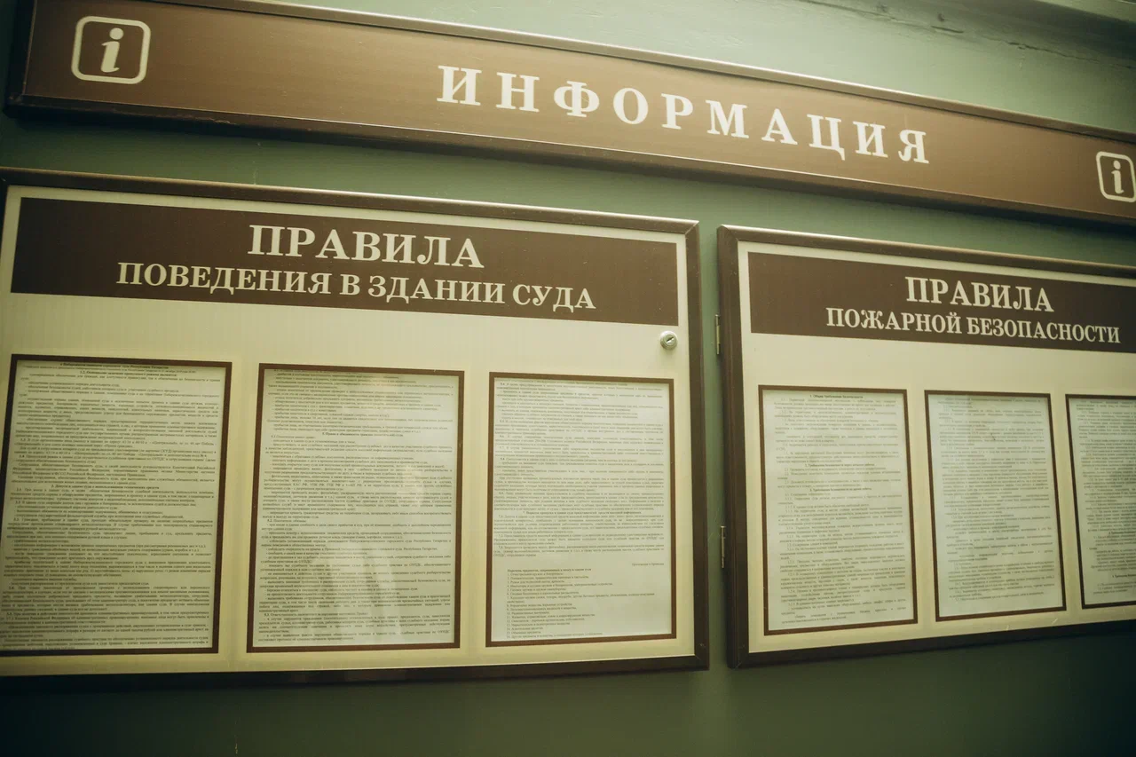 «Подъехала машина, там сидел мужчина. Человек в наручниках говорит: «Вот он меня держал»