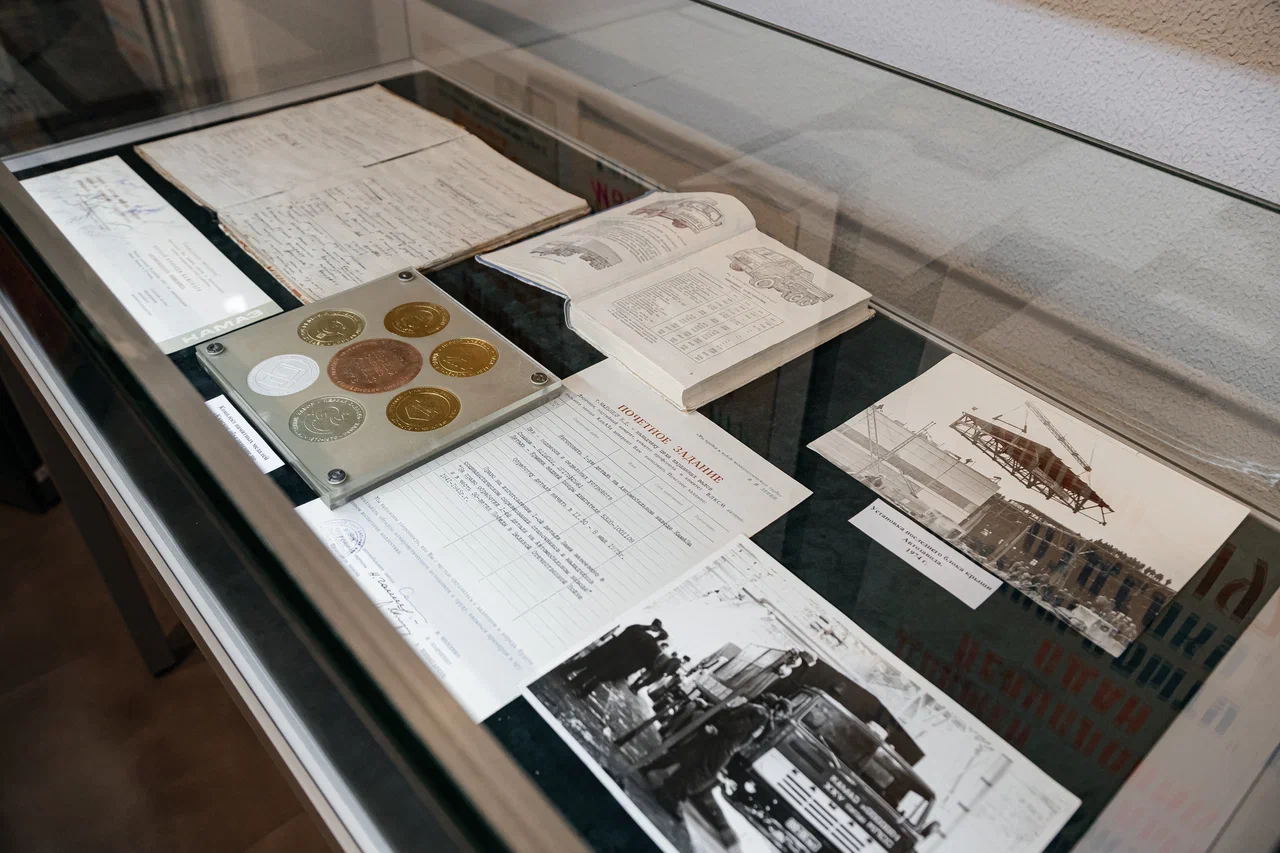 Кухонная утварь, роба и «Молнии» 70-х: что показывают в музее к юбилею «КАМАЗа» 