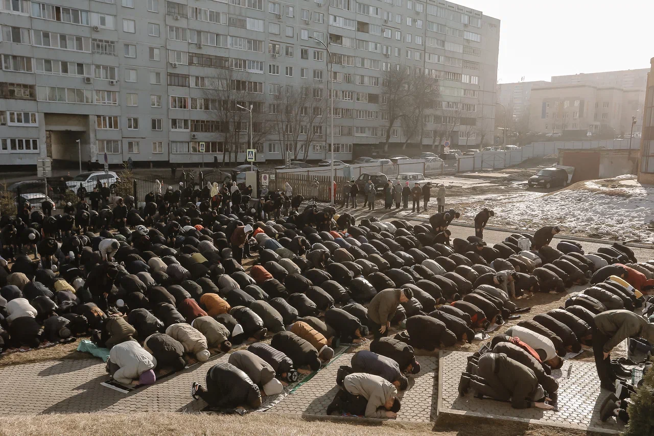 Фото: в мечетях города прошли гает-намазы в честь окончания месяца Рамадан